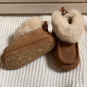 Sz 2/3 Ugg Boots